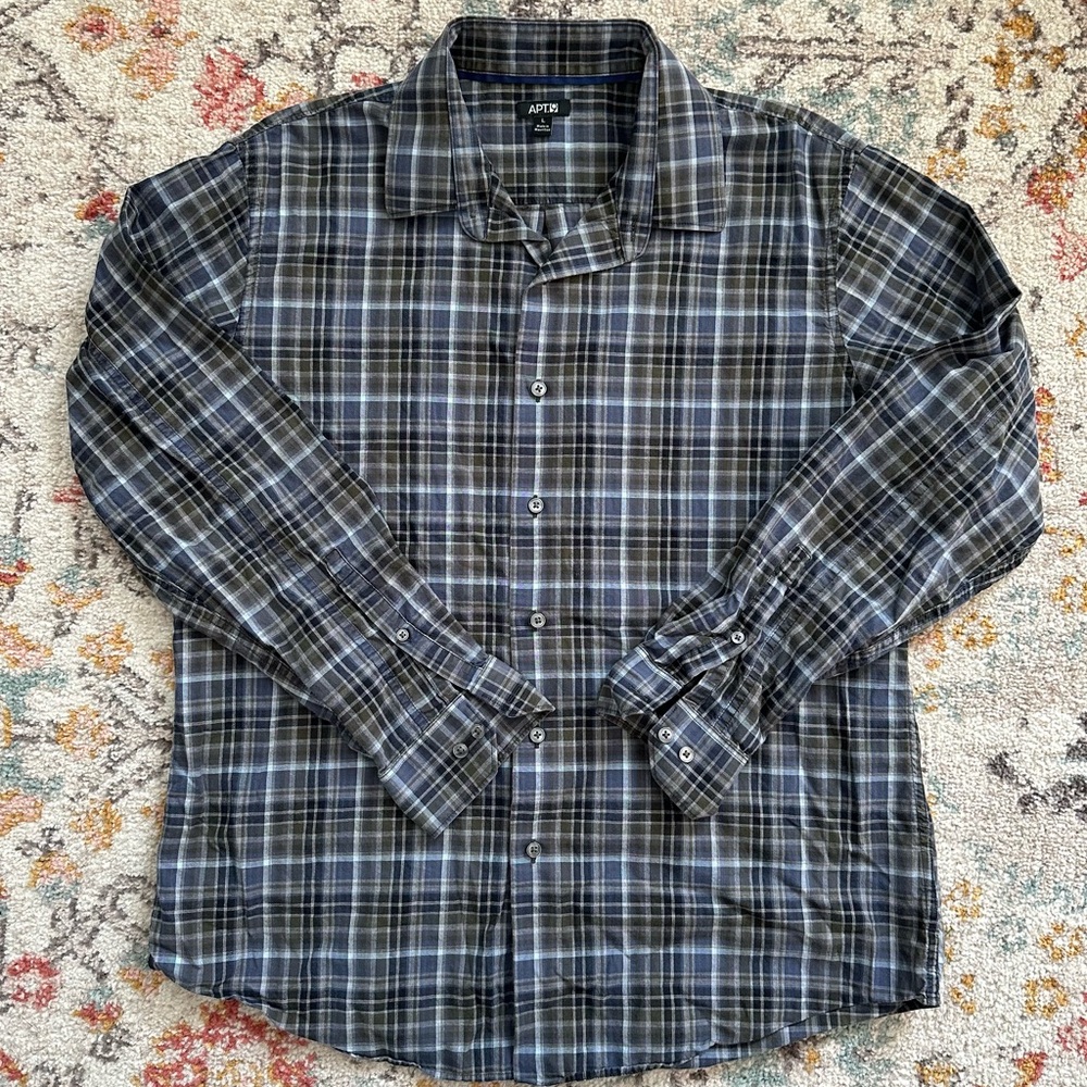 Men’s Apt. 9 button down size L